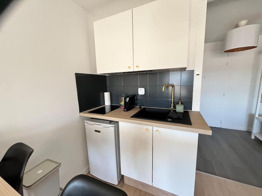 Studio Vue Mer Avec Piscine Et Terrain De Tennis Sausset-les-Pins Kültér fotó