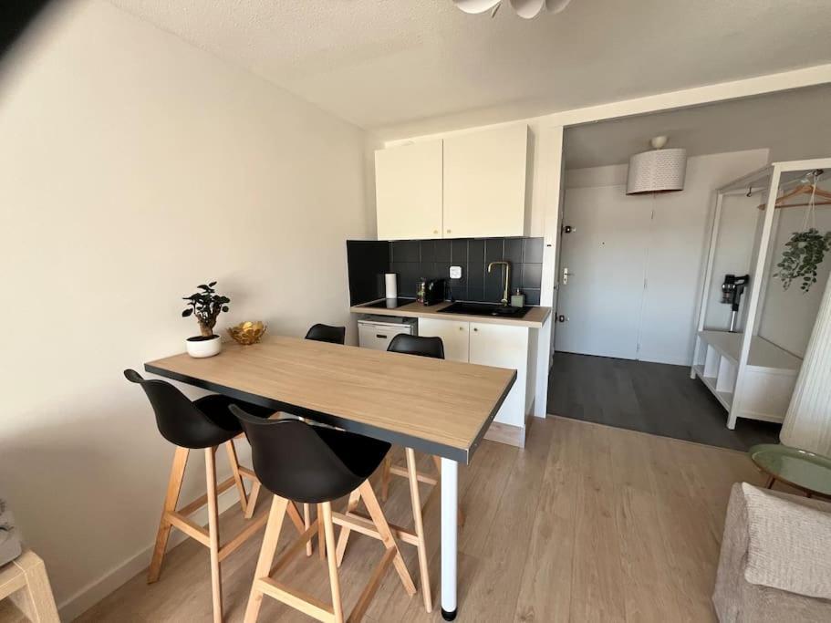 Studio Vue Mer Avec Piscine Et Terrain De Tennis Sausset-les-Pins Kültér fotó